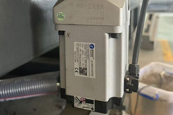 servo-motor